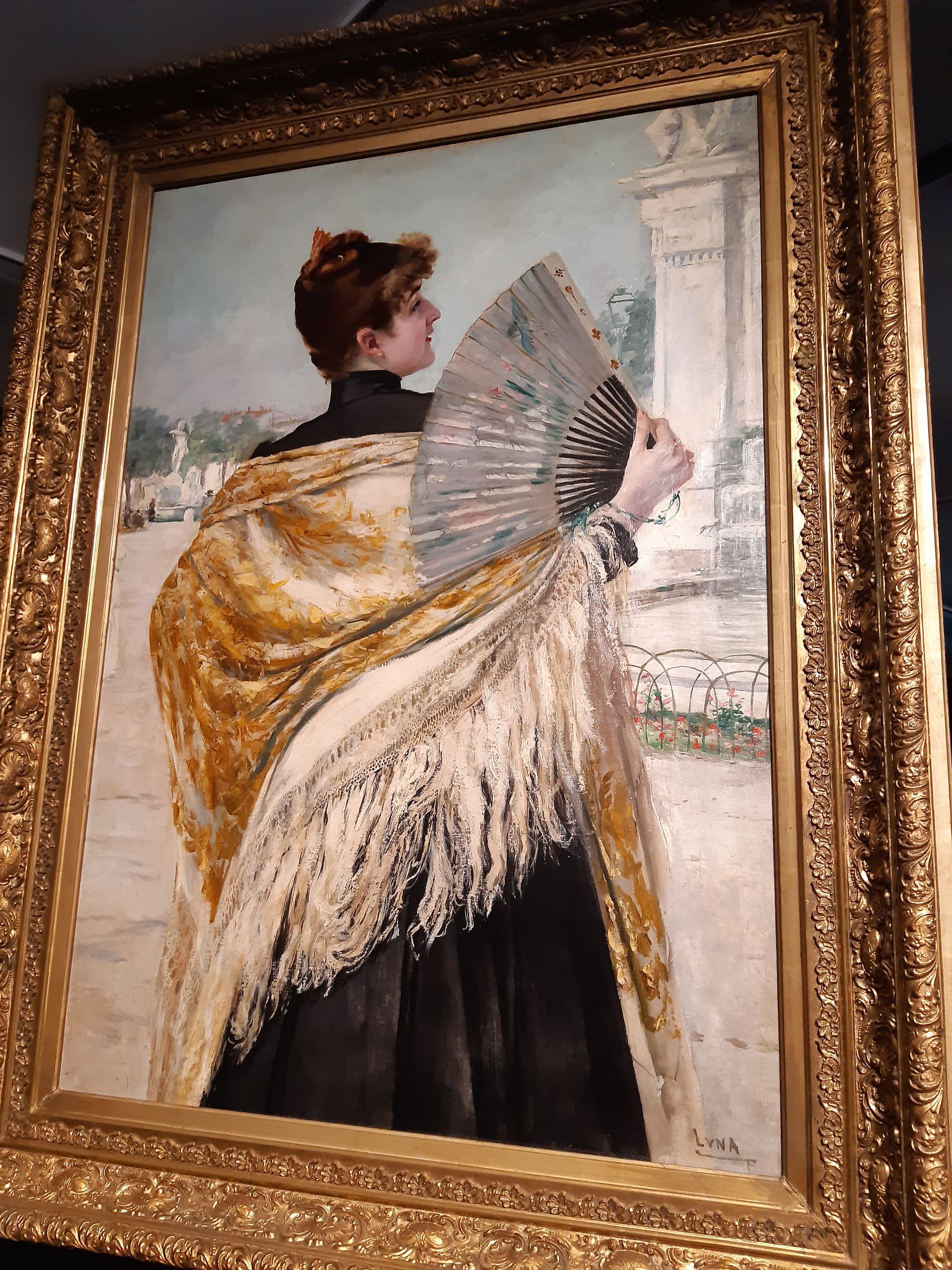 Woman with Mantón